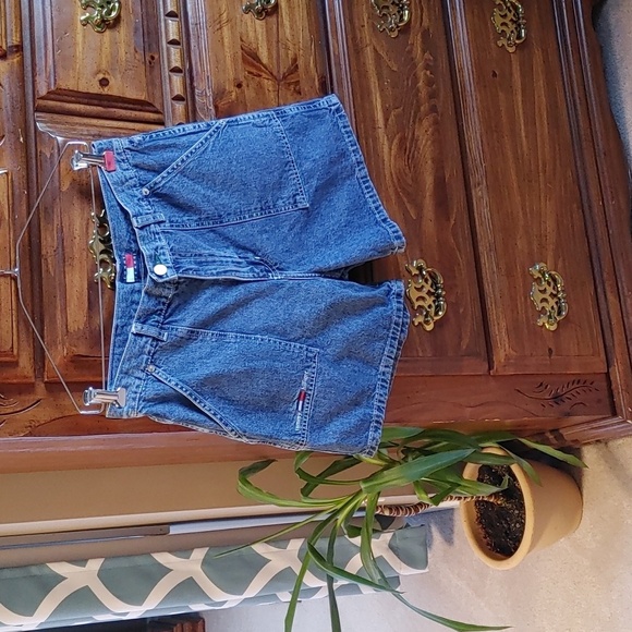 🌻Tommy Hilfiger Vintage Buckle Back Jean Shorts - Picture 2 of 10